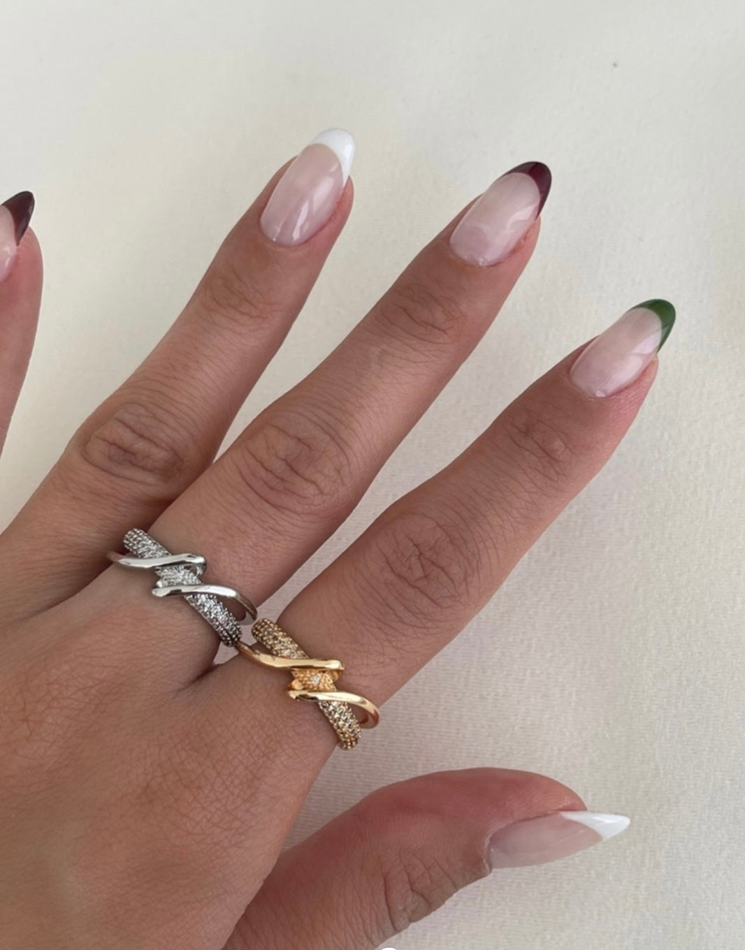 Ortası sarmal taşlı yüzük