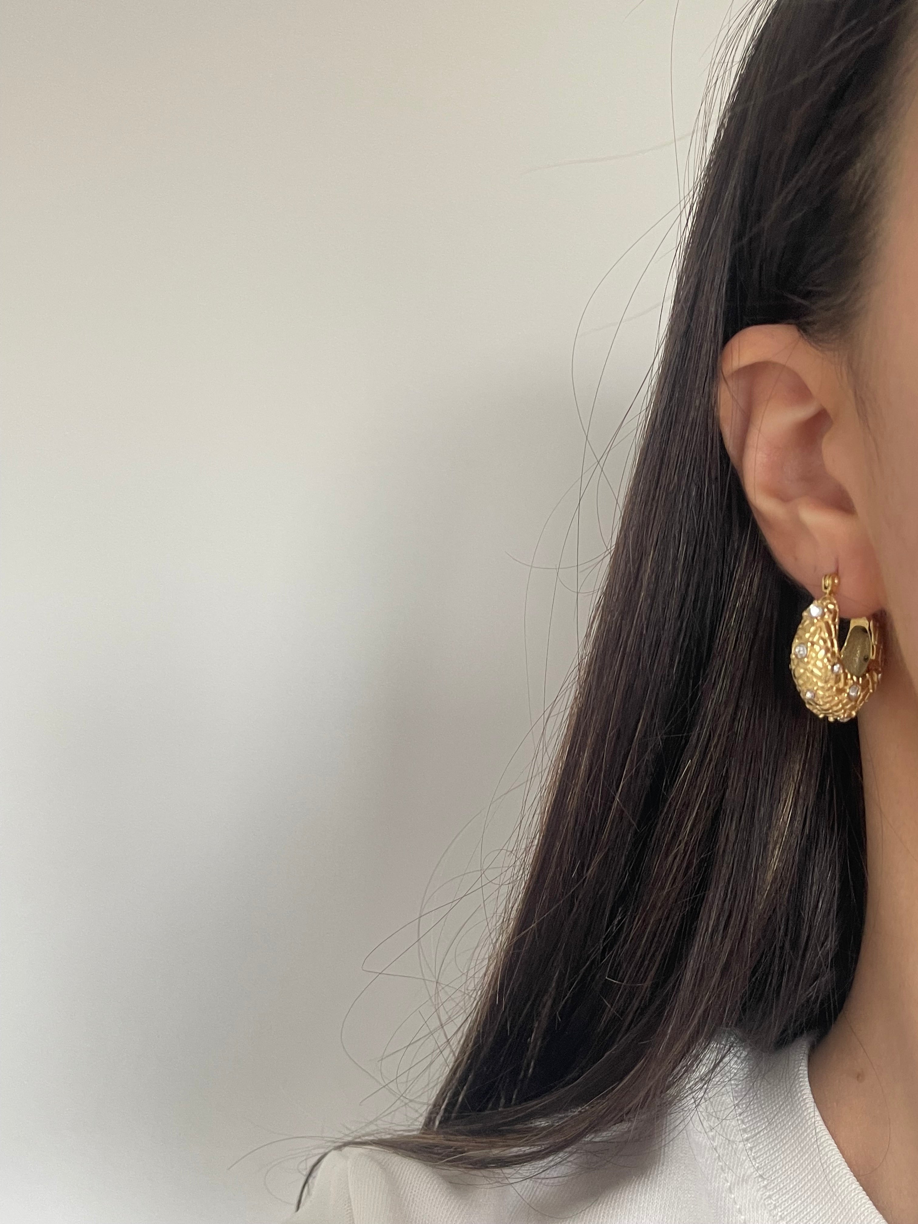 Çelik taşlı retro küpe