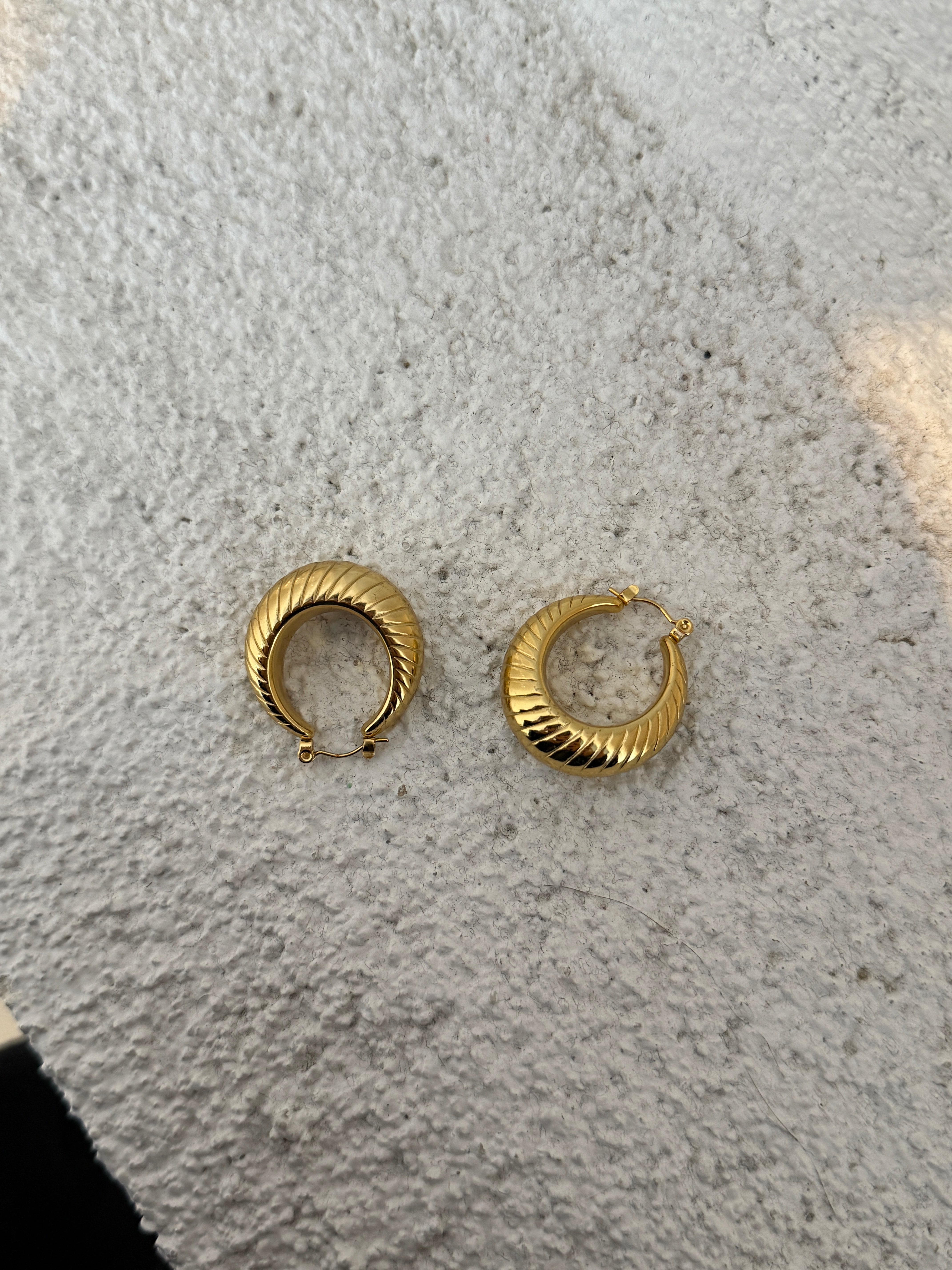 Çelik çizgili vintage halka küpe