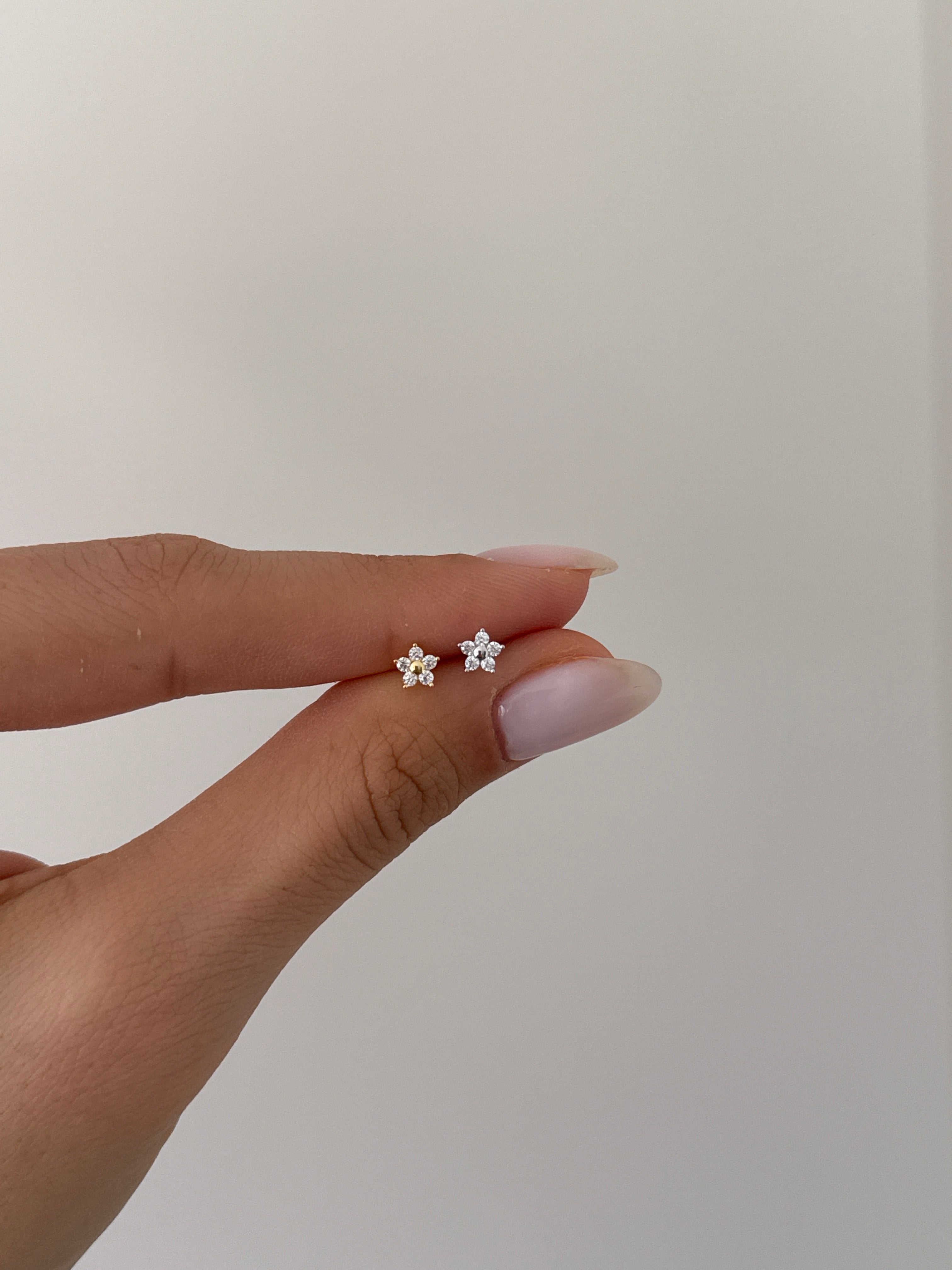 925 gümüş mini çiçek piercing