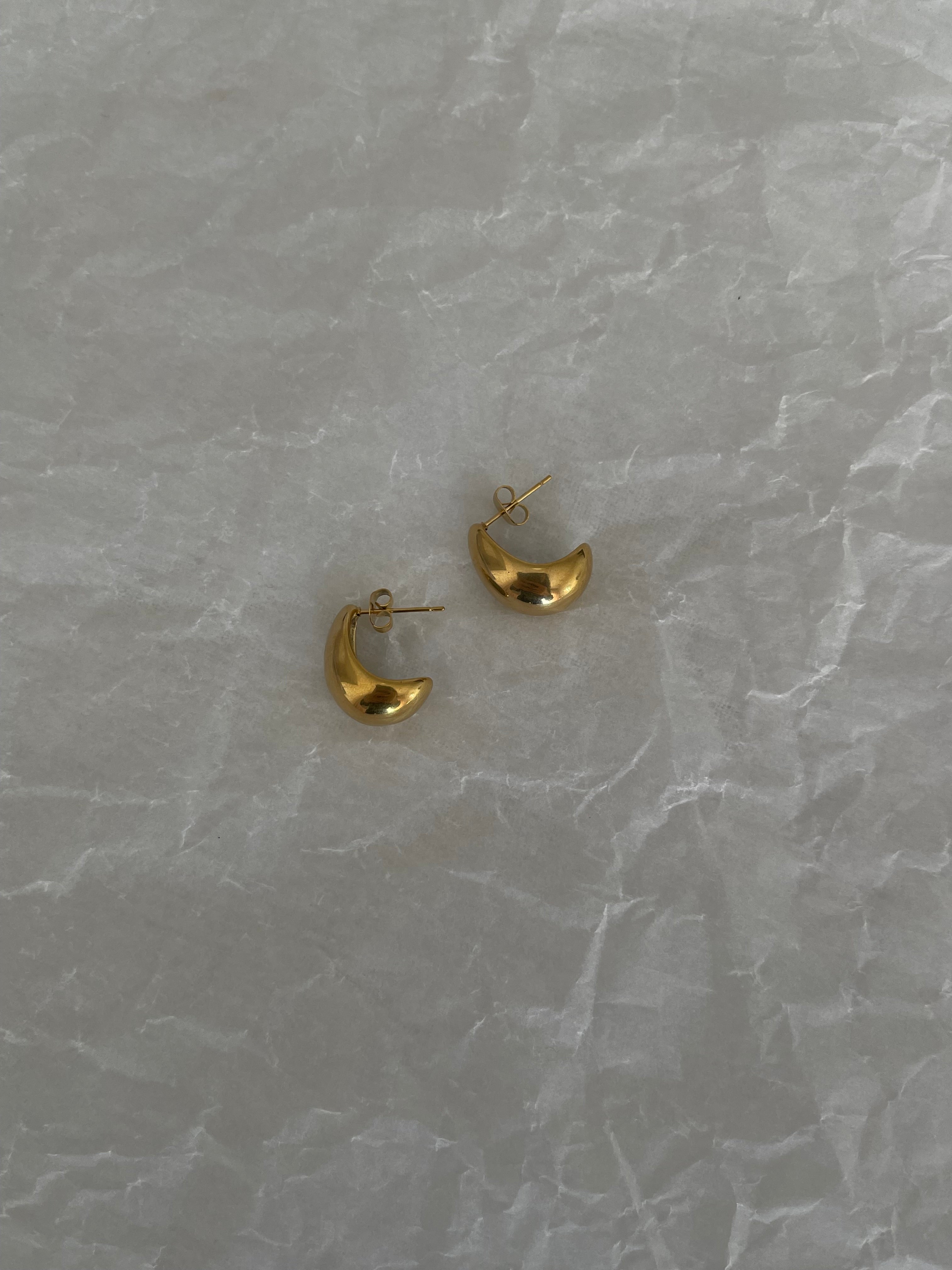 Çelik yarım volüm küpe