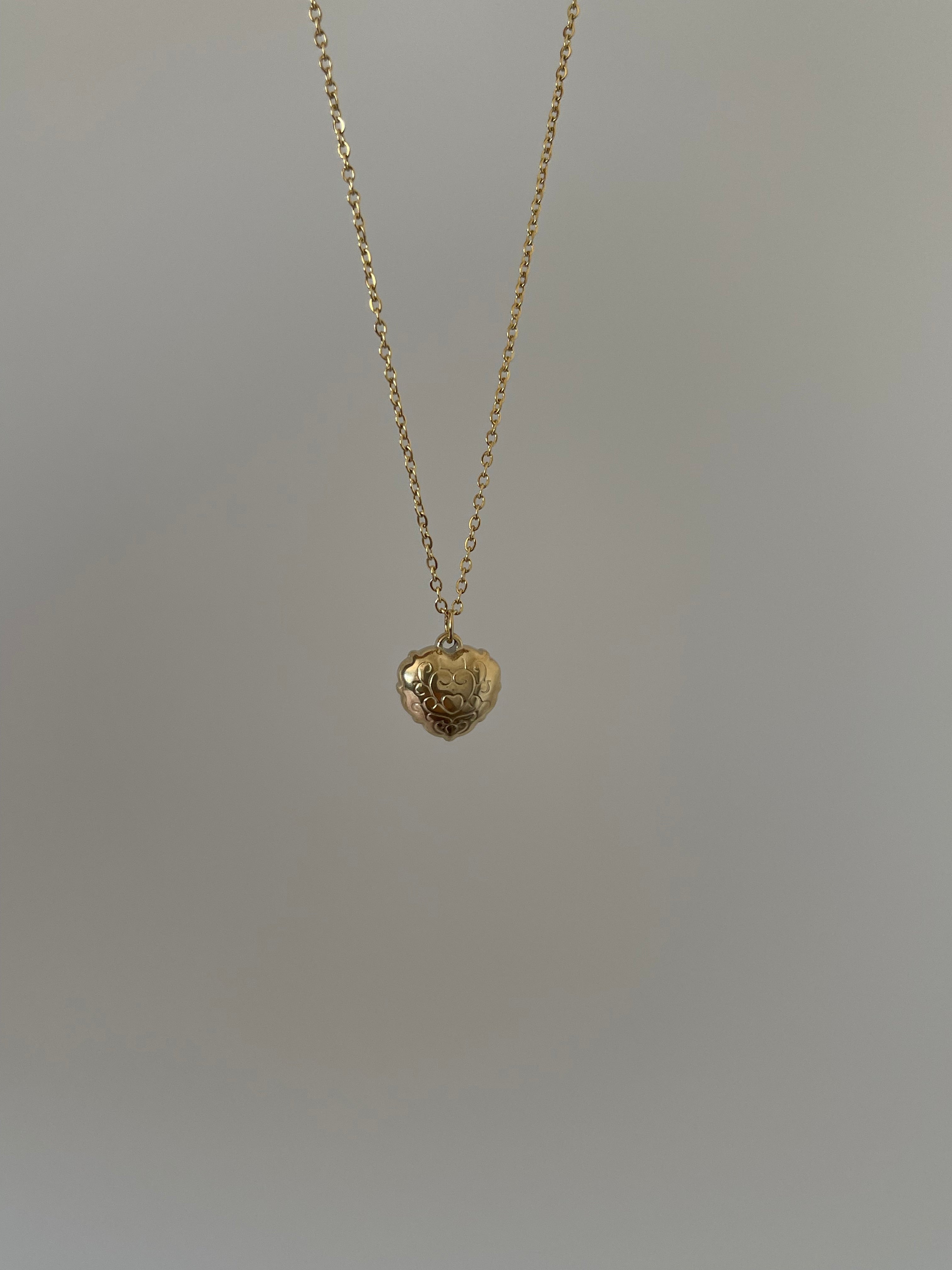 Çelik vintage desenli kalp kolye