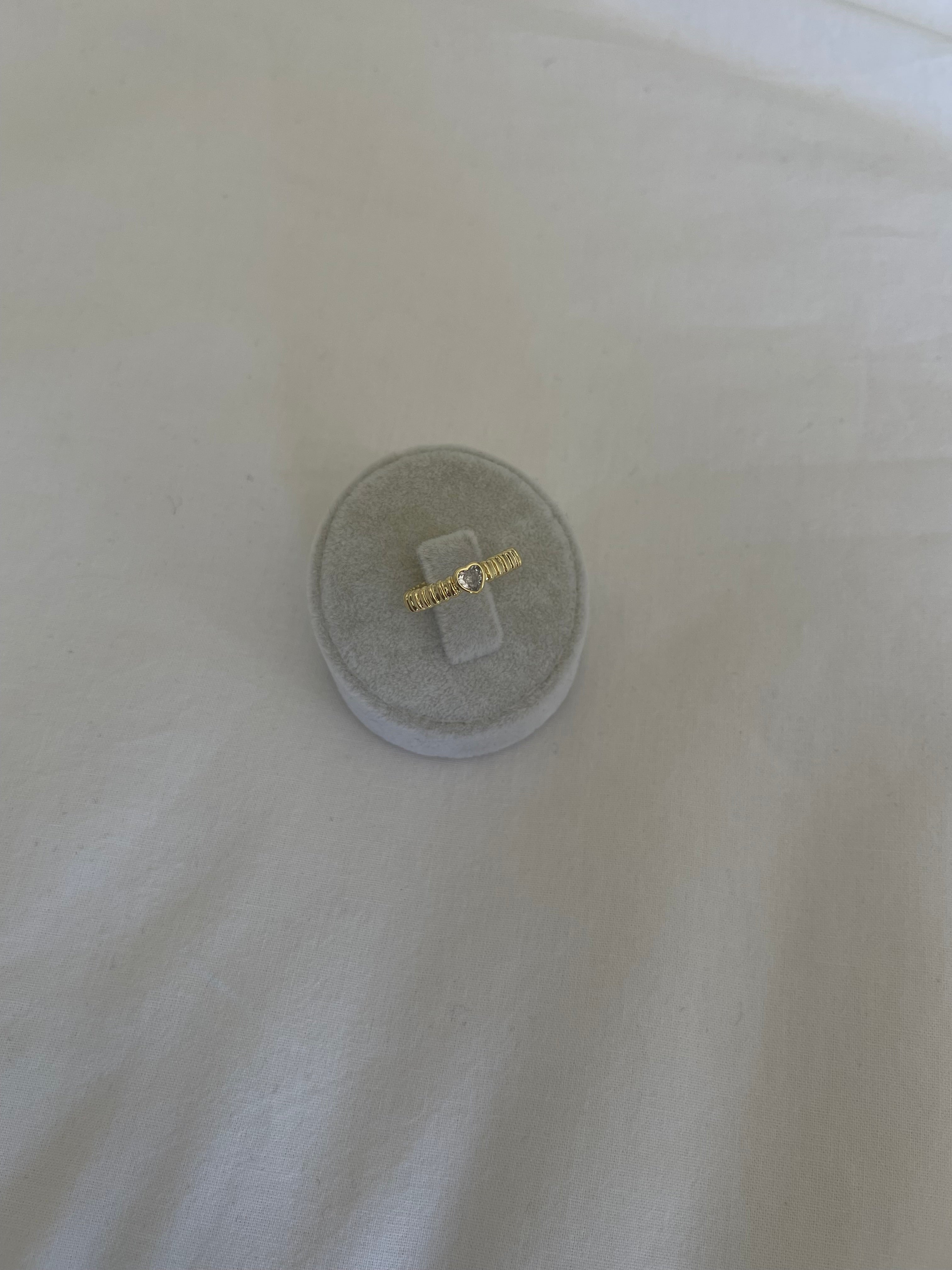 Minimal kalp yüzük