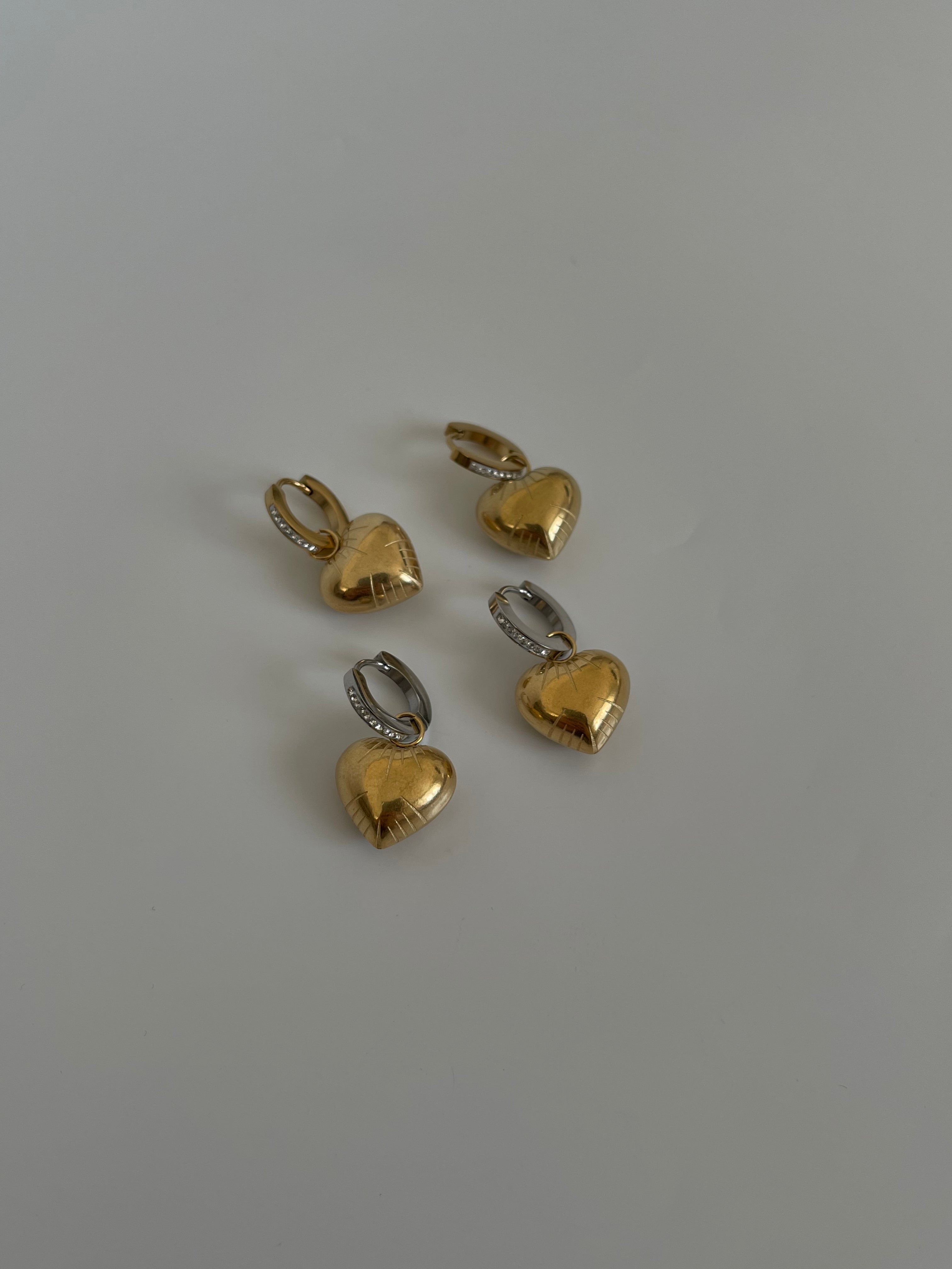 Çelik bombeli kalp küpe