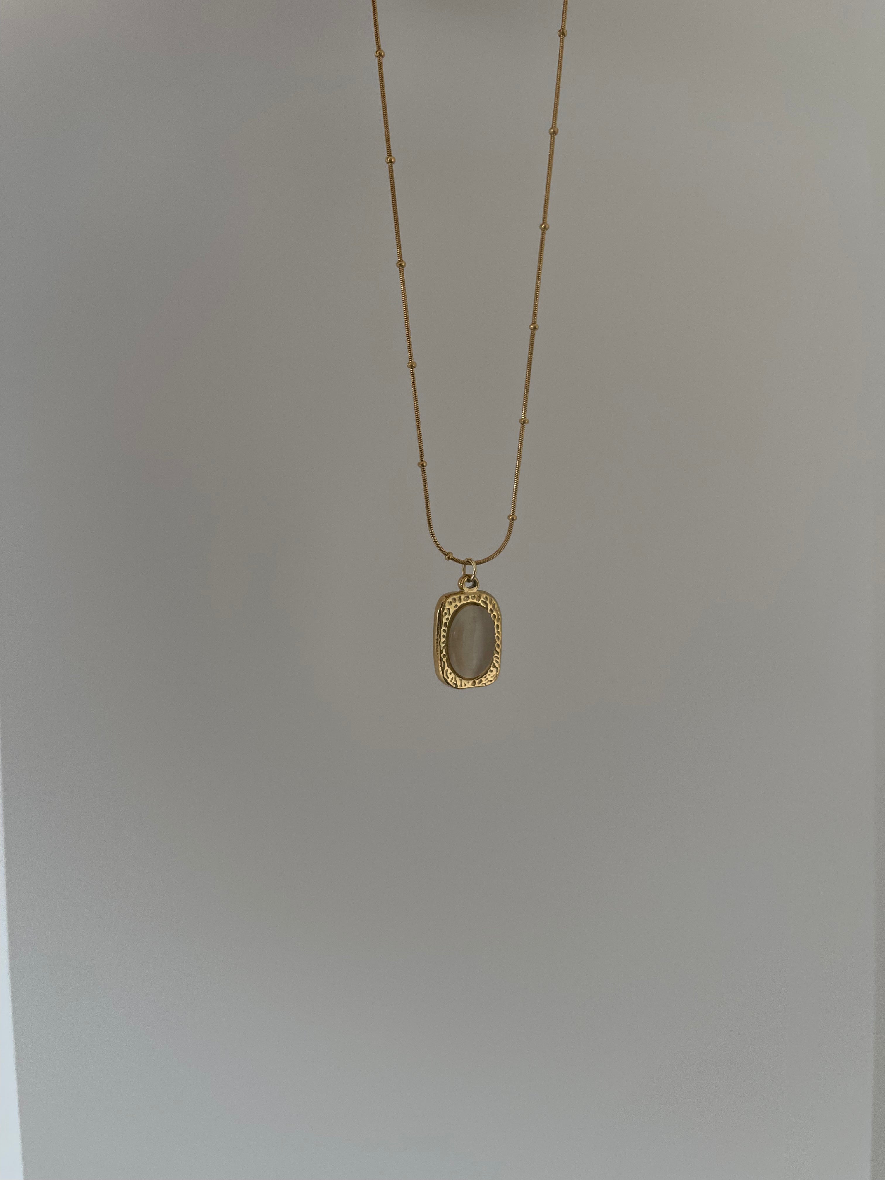 Çelik plaka taş kolye