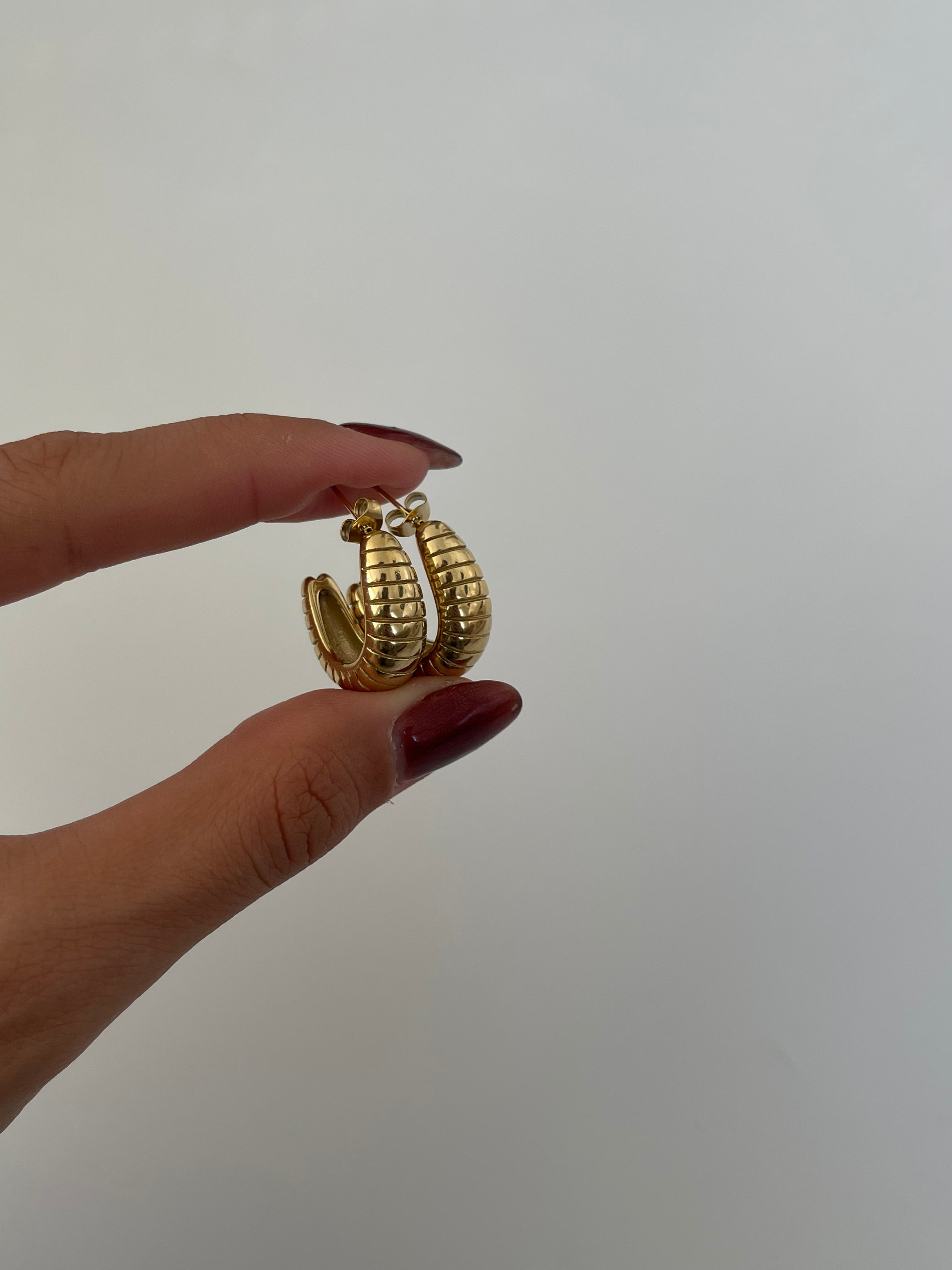 Çelik çizgili yarım halka küpe