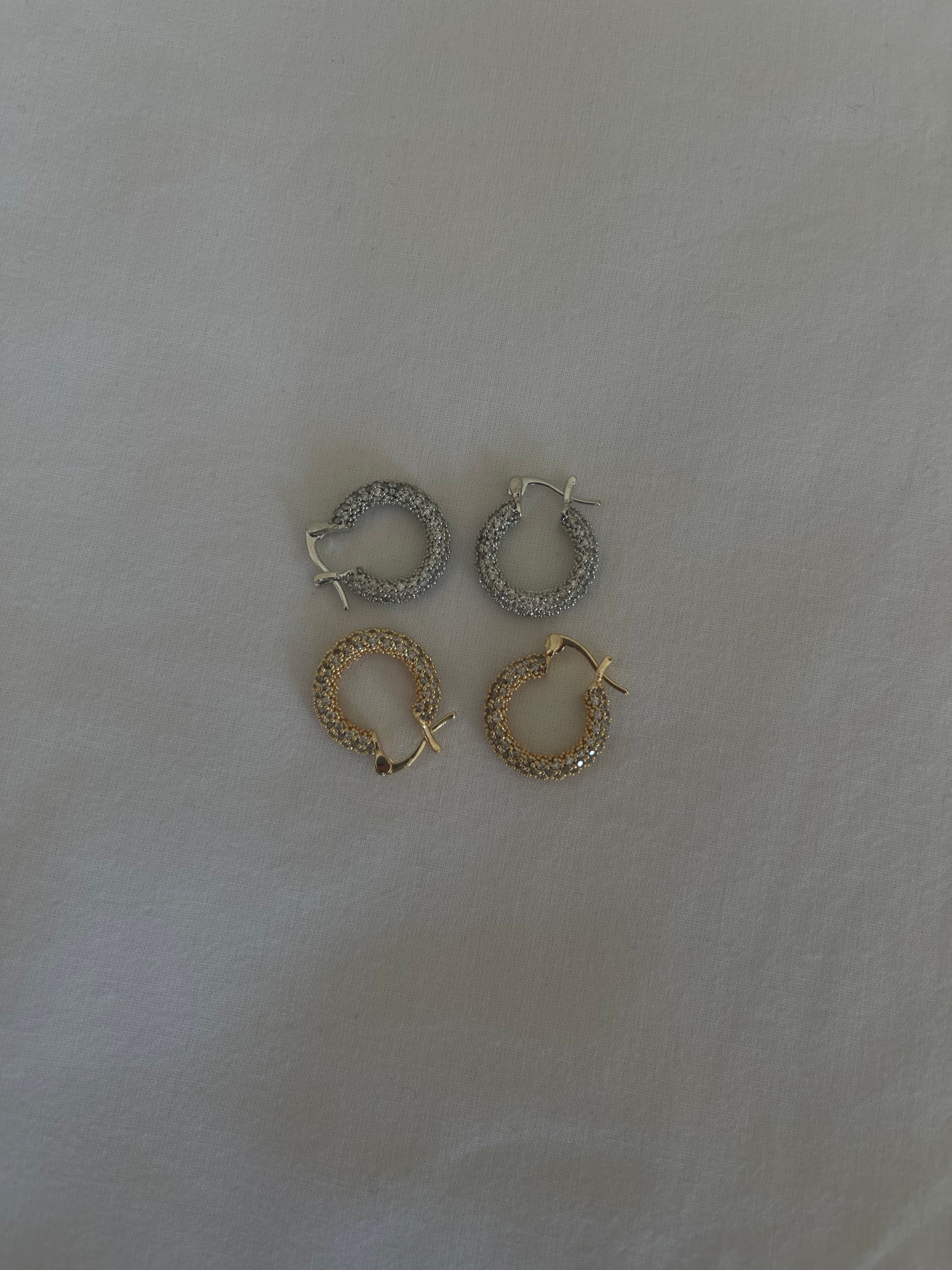 Zirkon taşlı halka küpe