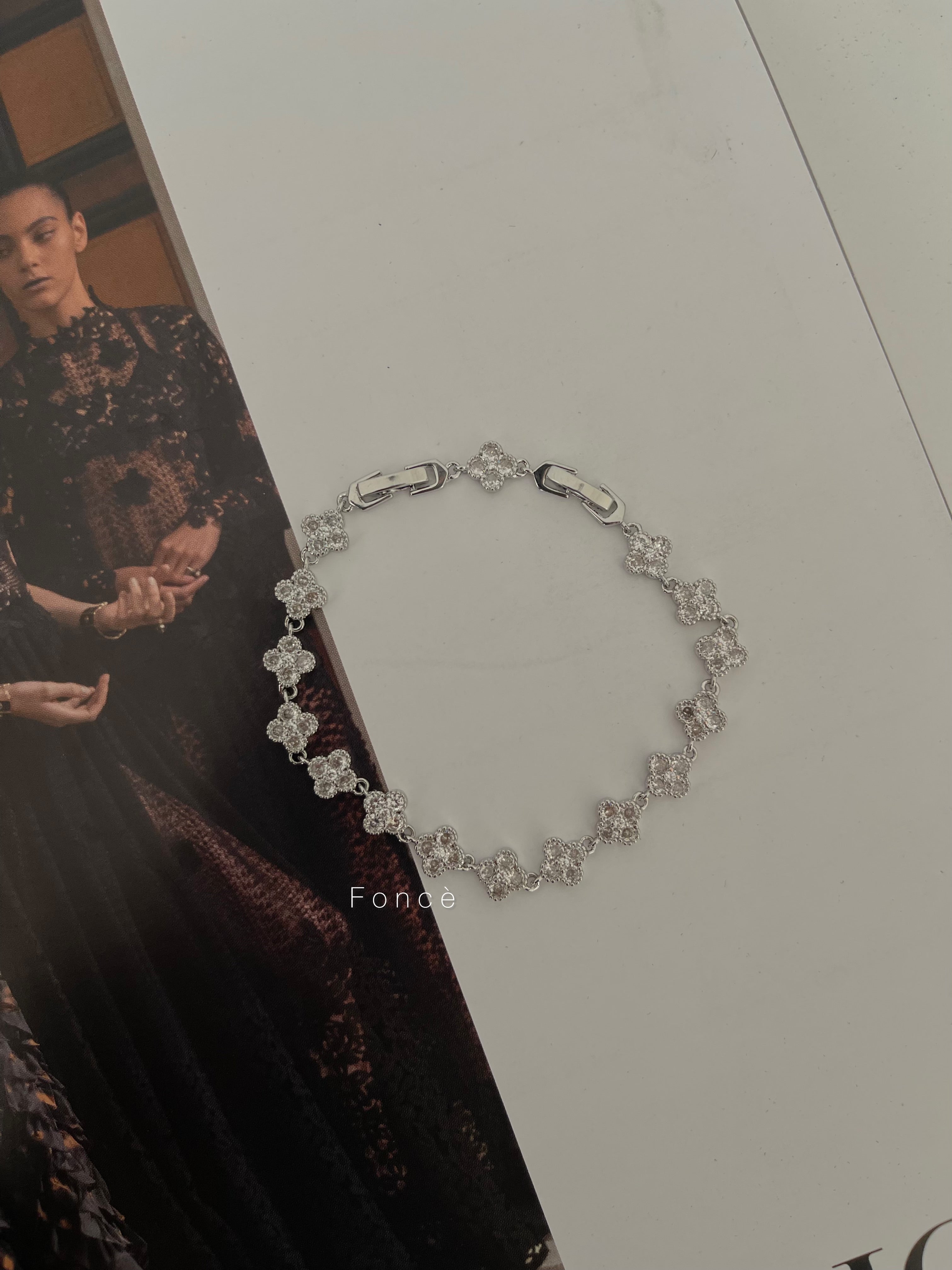 Vıp zirkon taşlı yonca bileklik