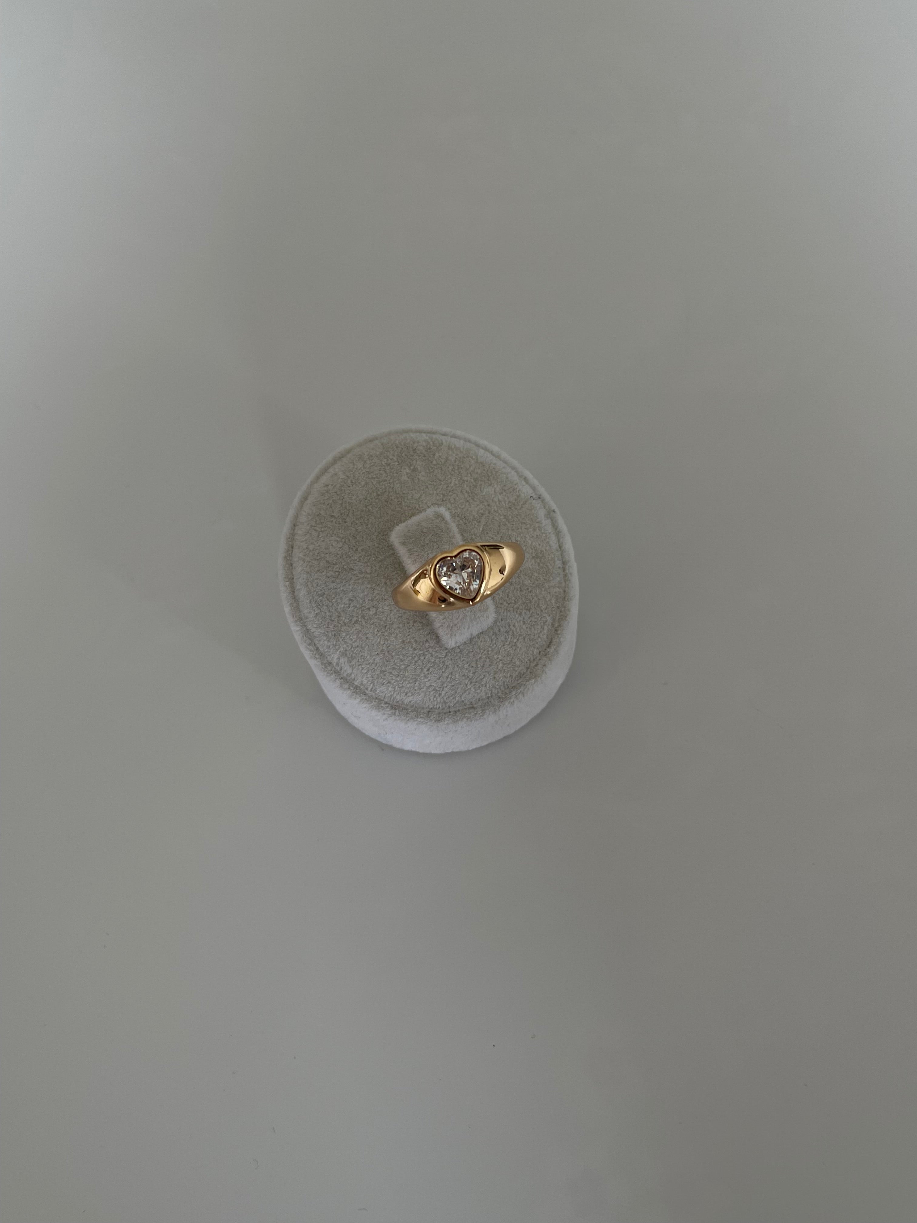 Bombe taşlı kalp yüzük