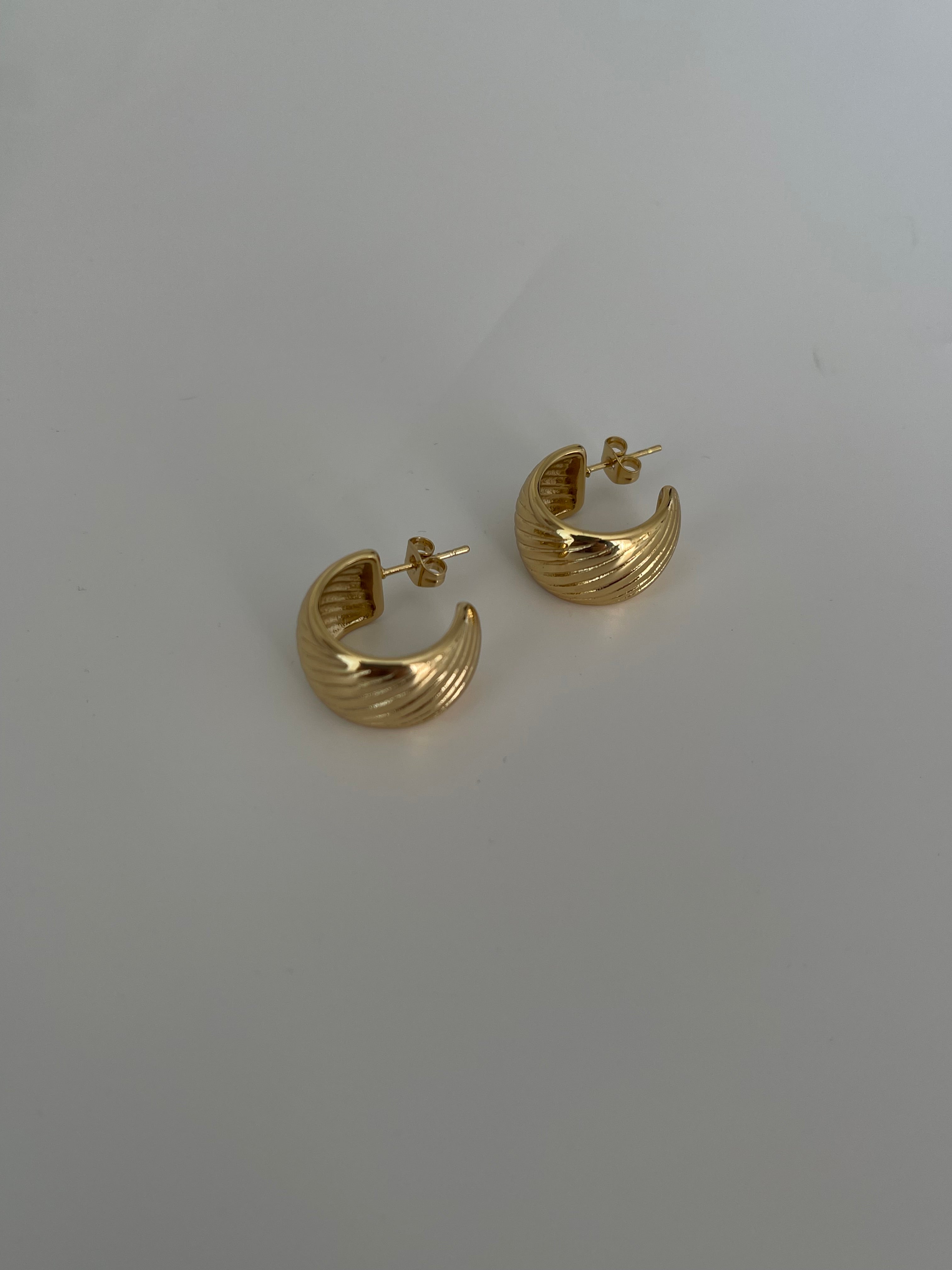 Çelik çizgili bombe küpe