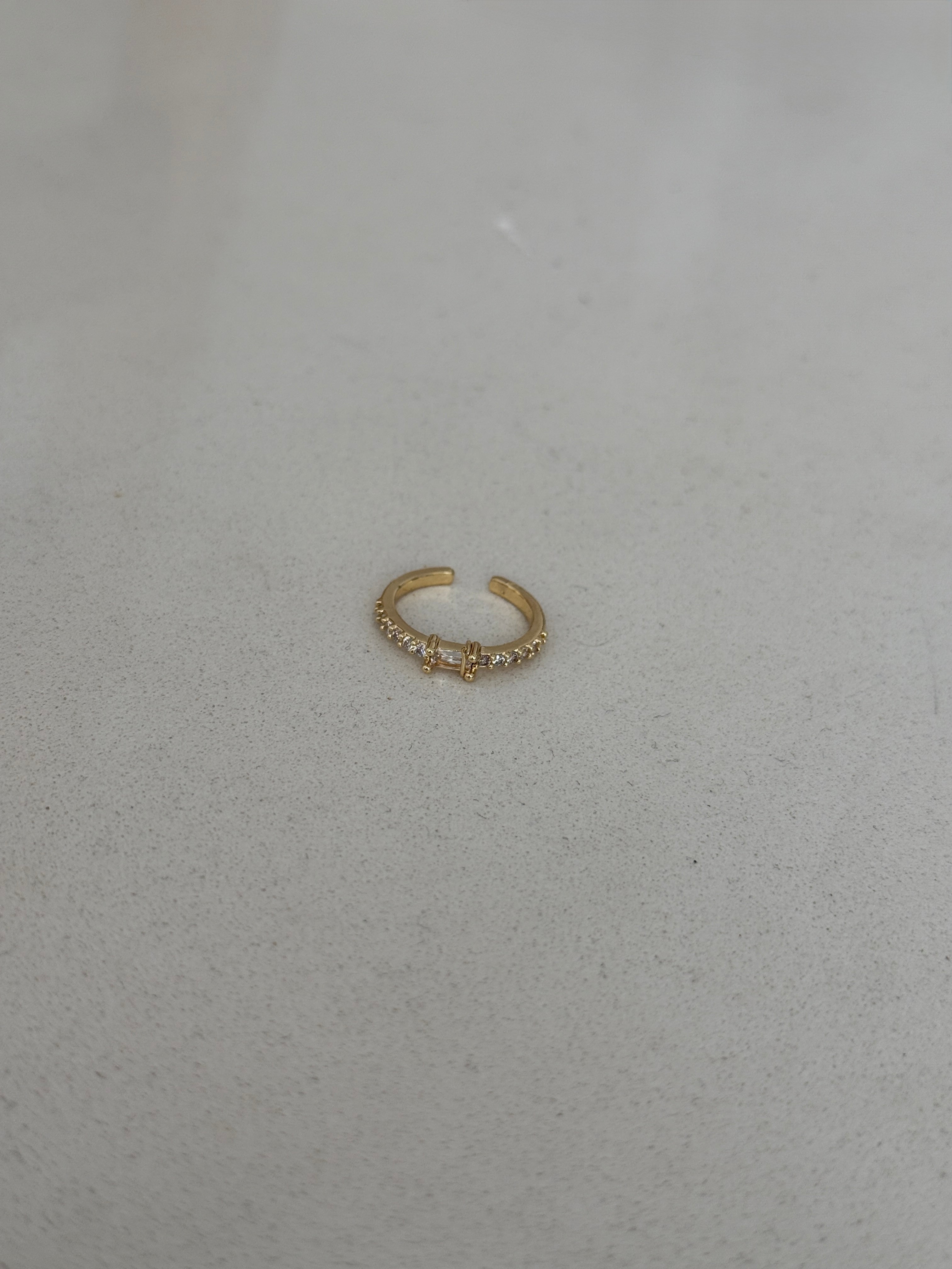 İnce taşlı serçe parmak yüzüğü