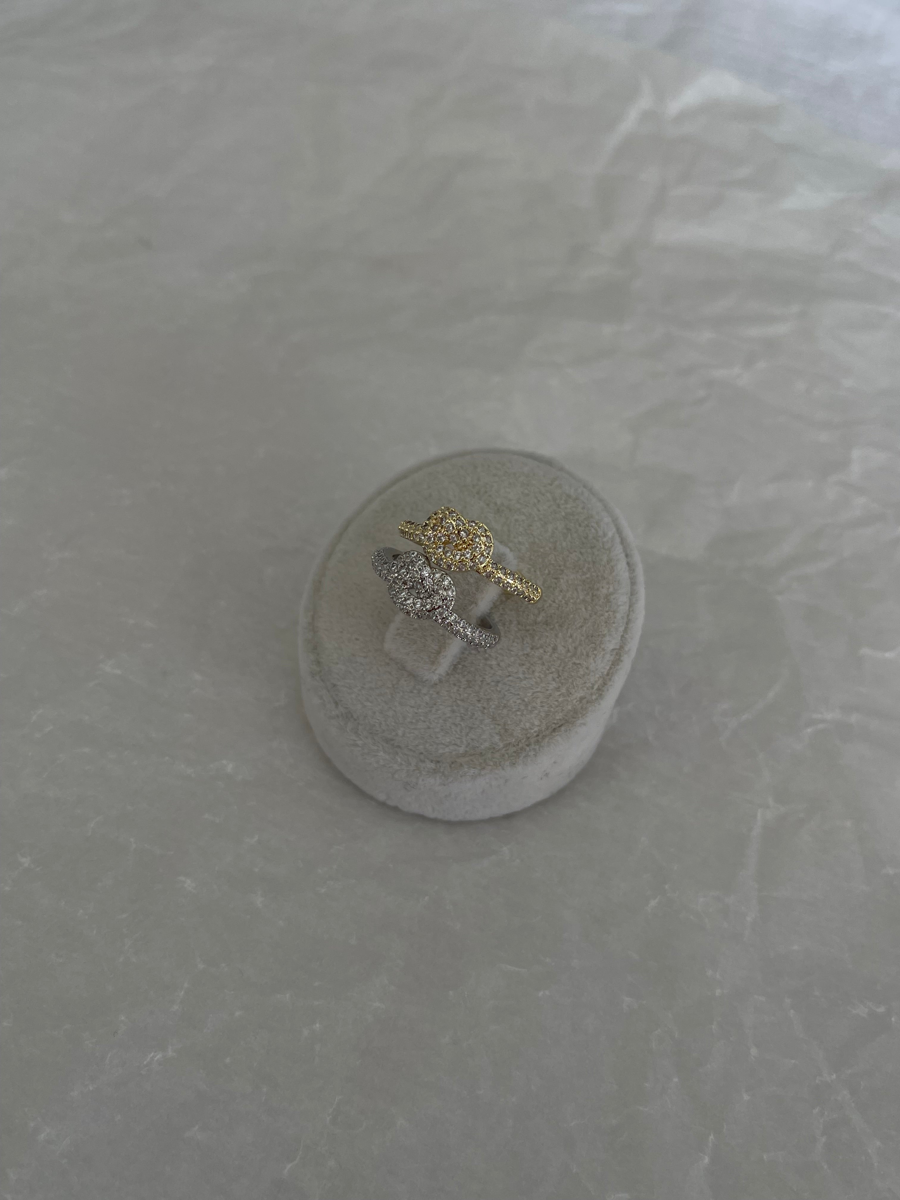 Taşlı düğüm yüzük