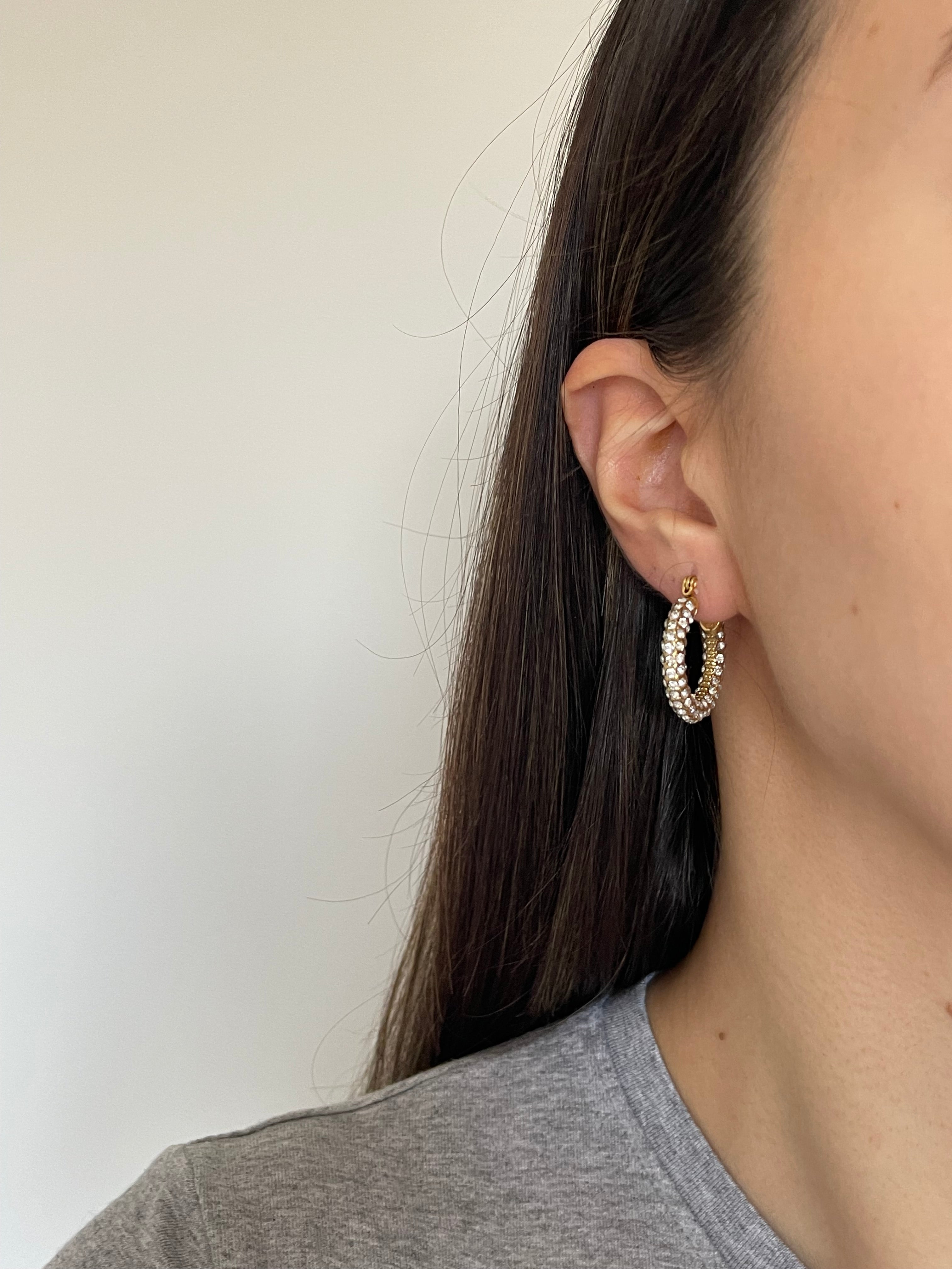 Çelik taşlı halka küpe