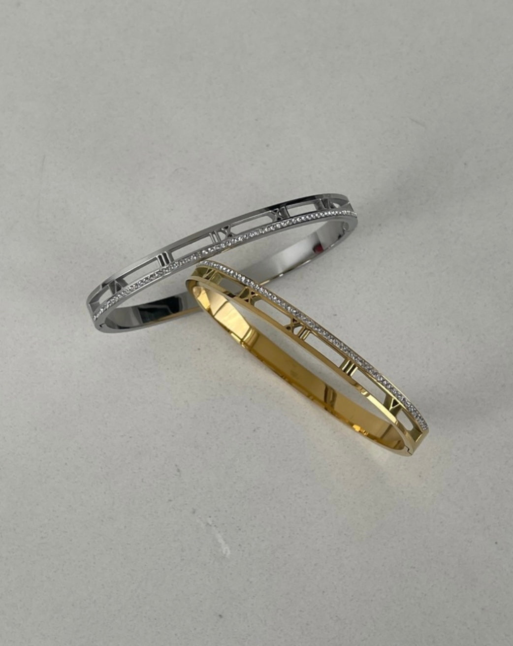 Çelik taşlı roma rakamlı kelepçe