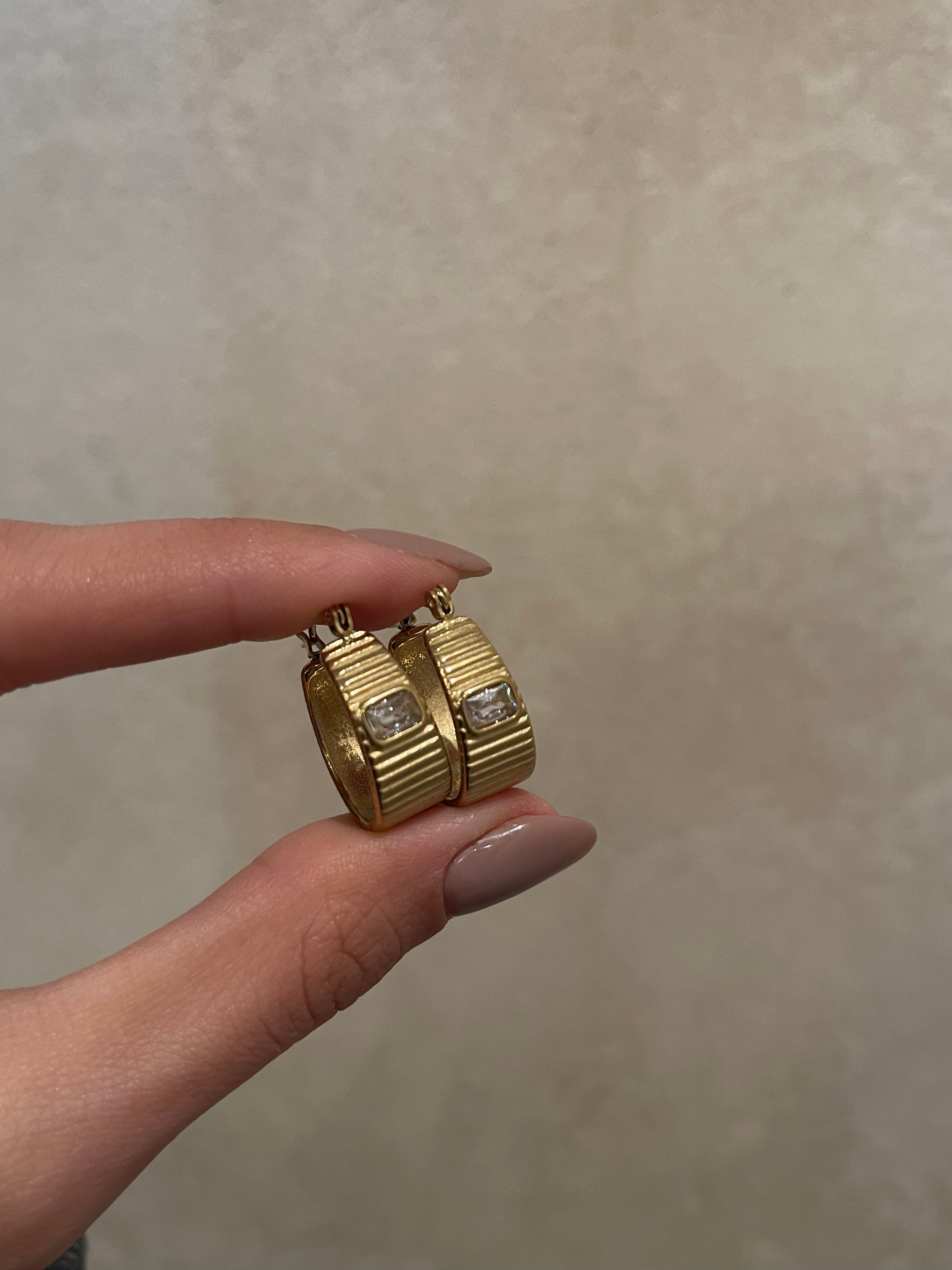 Çelik taş casual küpe