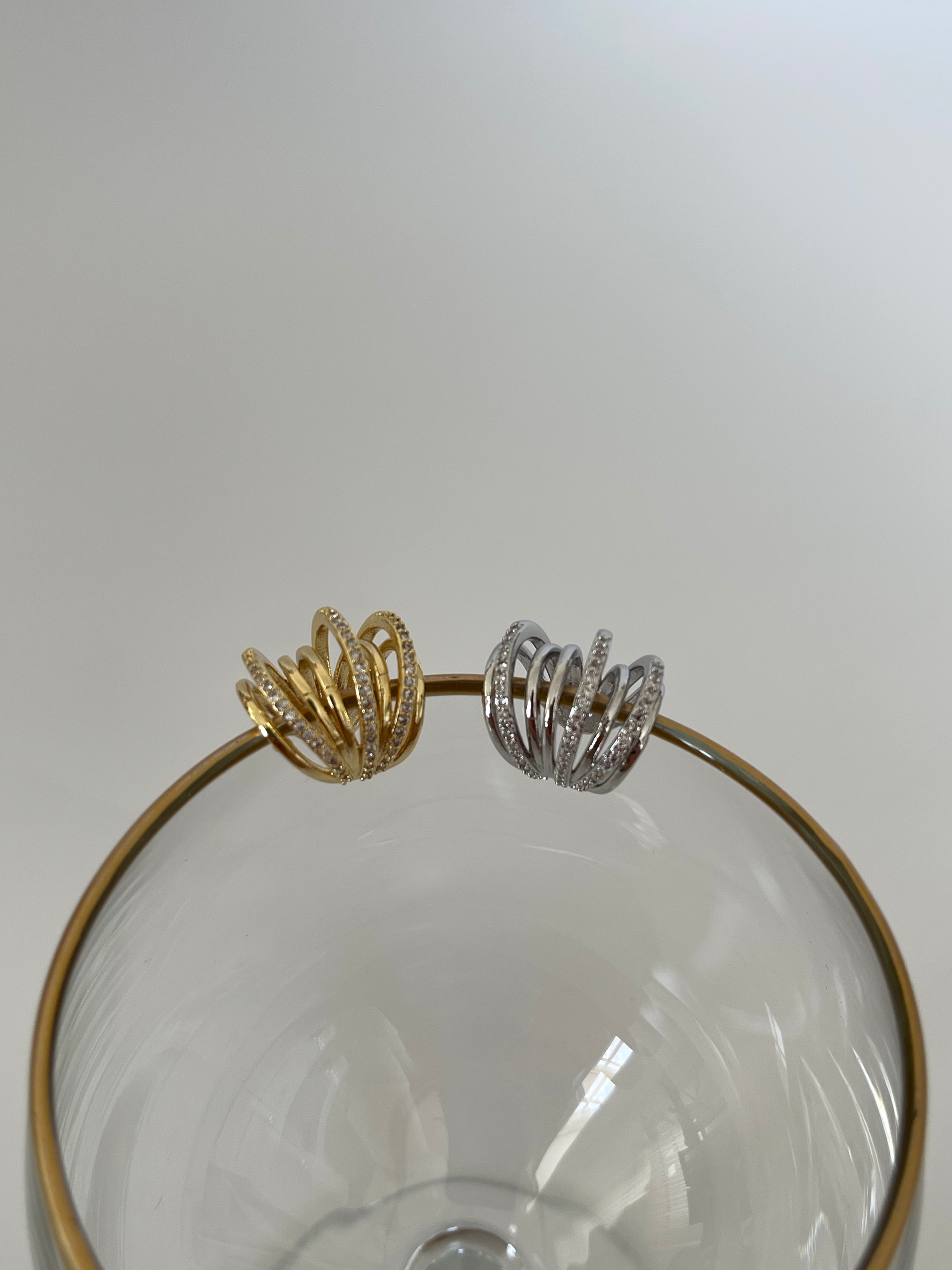 Eğimli çoklu sıra cuff